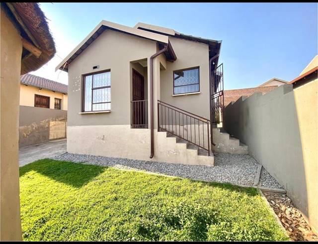 2 BEDROOM HOUSE FOR SALE IN FLEURHOF